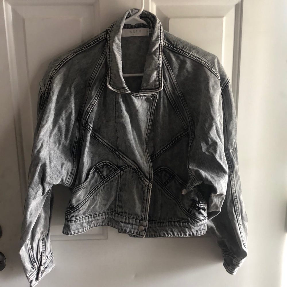 New with tag Astr the label denim jacket. Size small.